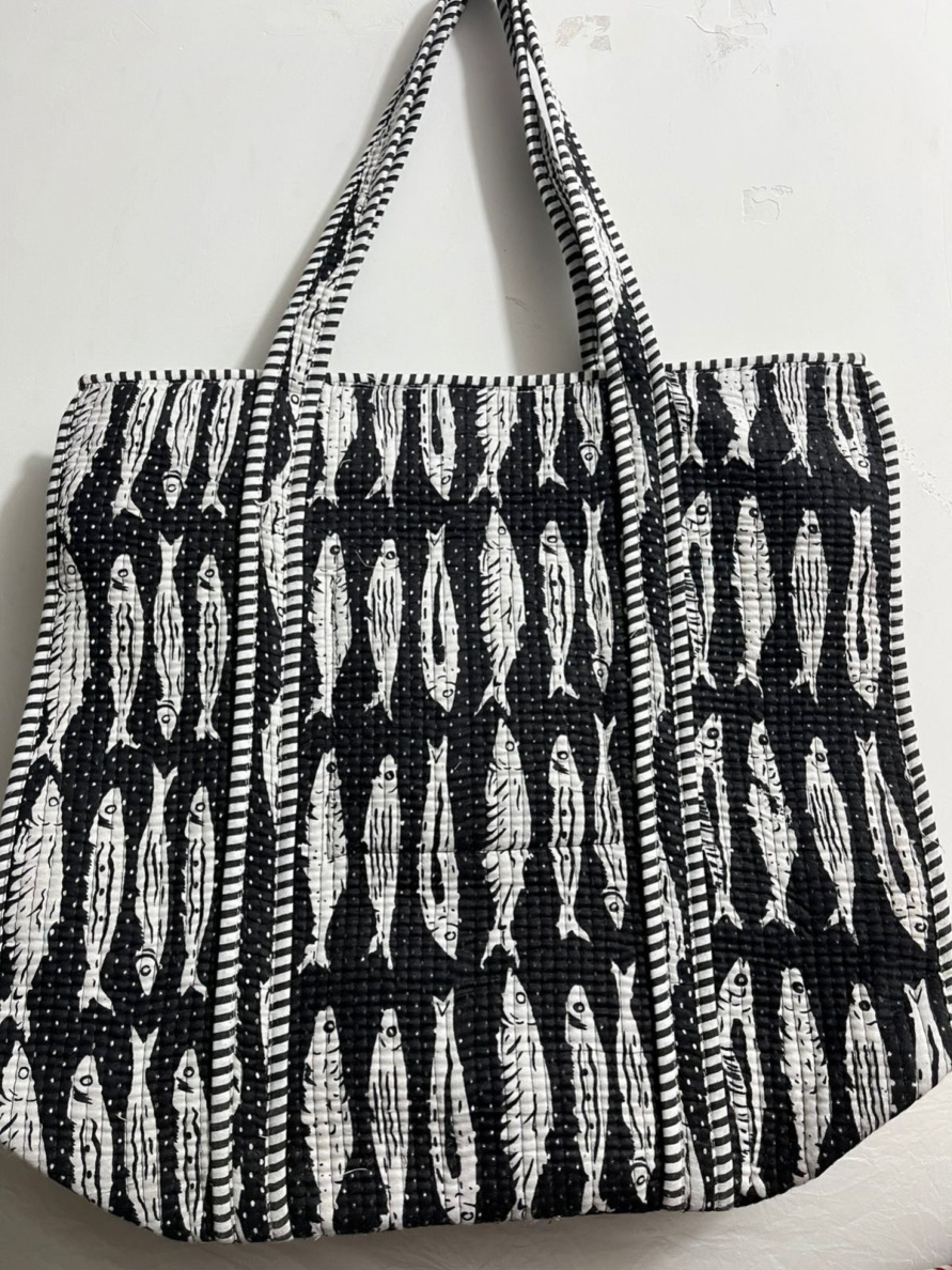 Bag 03: white fish on black