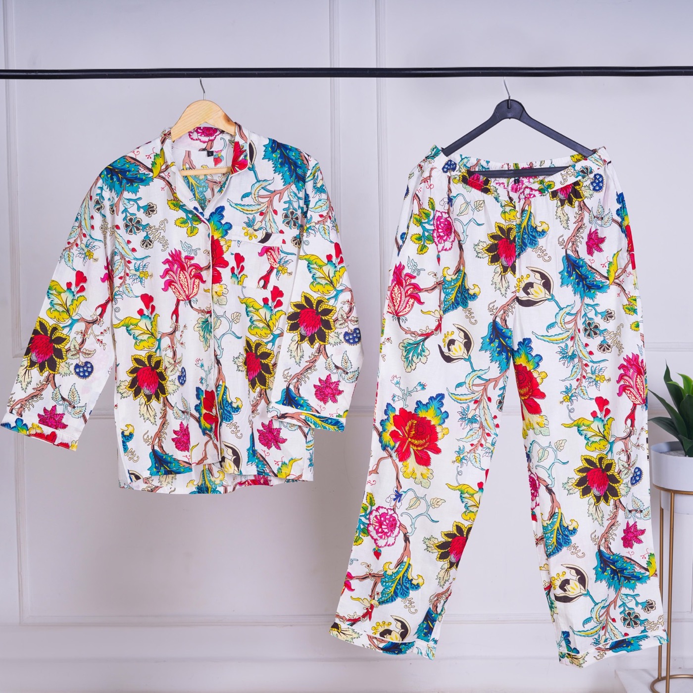 Diva: the shirt and trousers, back