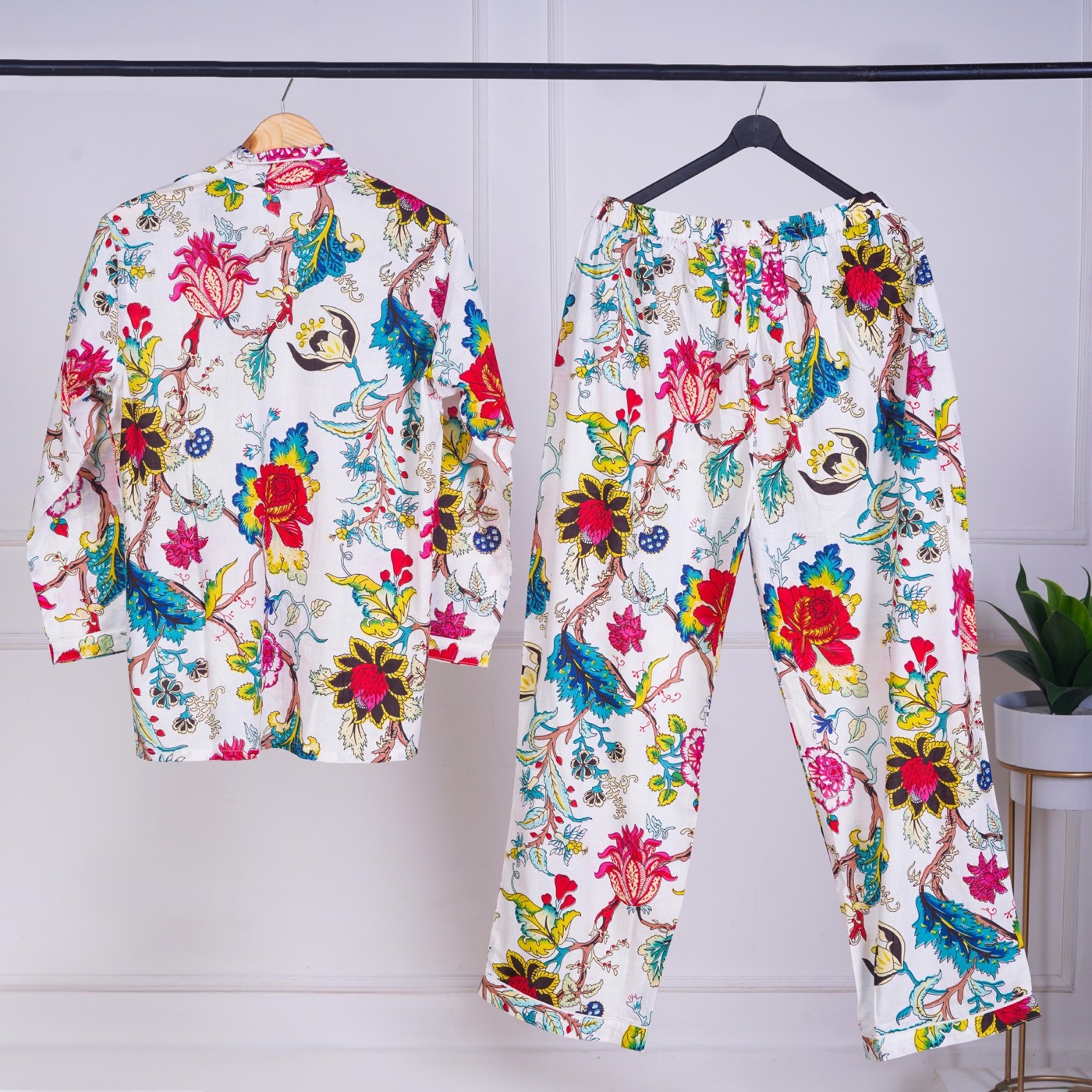 Diva: the shirt and trousers, front