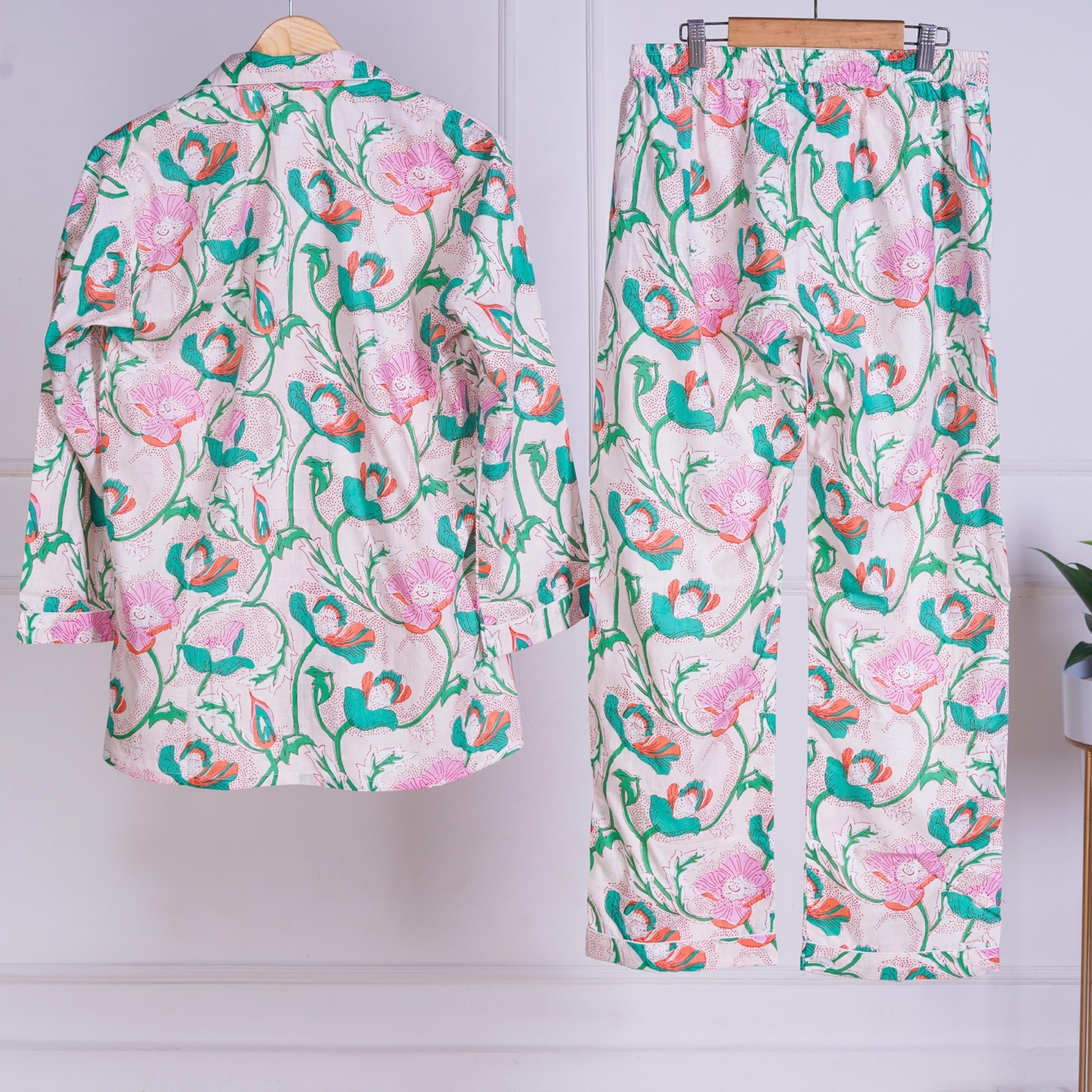 Lilly: the shirt and trousers, back