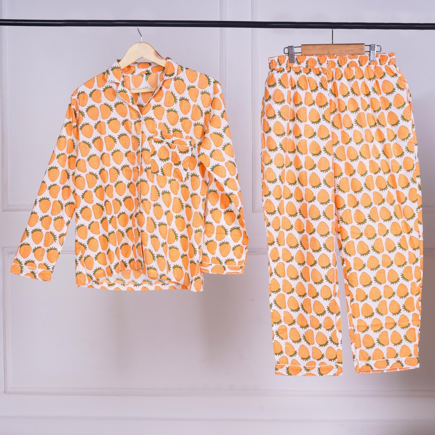 Orangeberry: the shirt and trousers, front