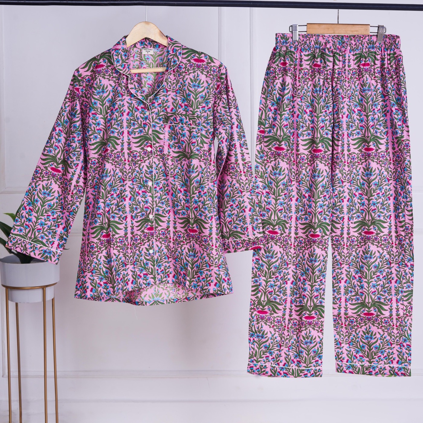 Pinker: the shirt and trousers, front